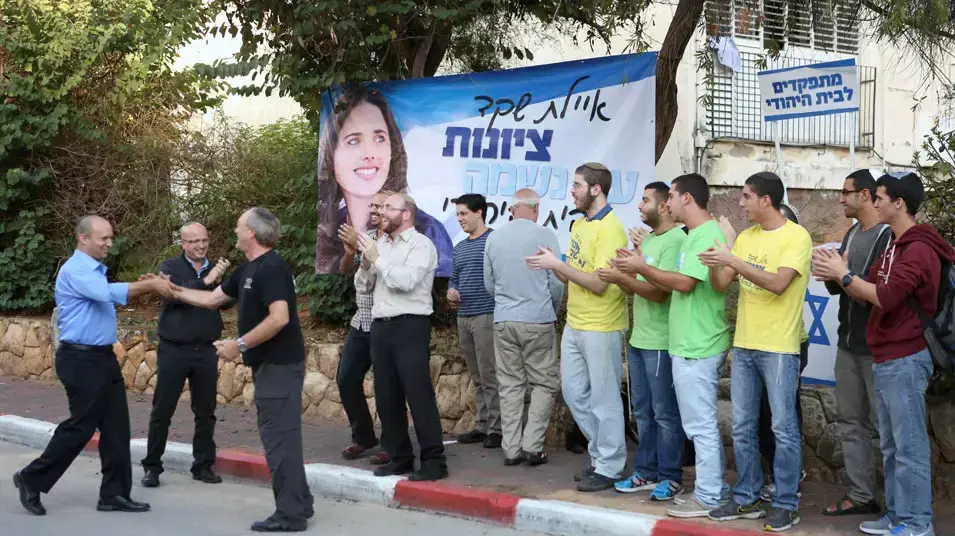 נפטלי בנט מצביע ברעננה, נובמבר 2012 נפטלי בנט מצביע ברעננה, נובמבר 2012