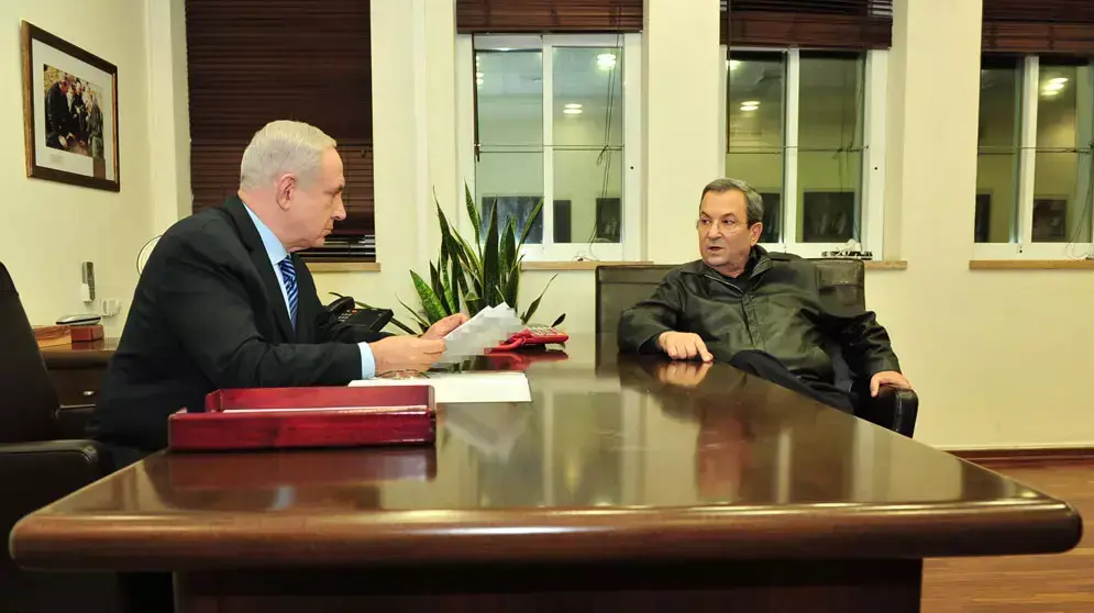 תמונות שר הביטחון אהוד ברק, יחד עם ראש הממשלה בנימין נתניהו, בלשכת רה"מ בקריה, תל אביב, אוקטובר 0012. תמונות שר הביטחון אהוד ברק, יחד עם ראש הממשלה בנימין נתניהו, בלשכת רה"מ בקריה, תל אביב, אוקטובר 0012.