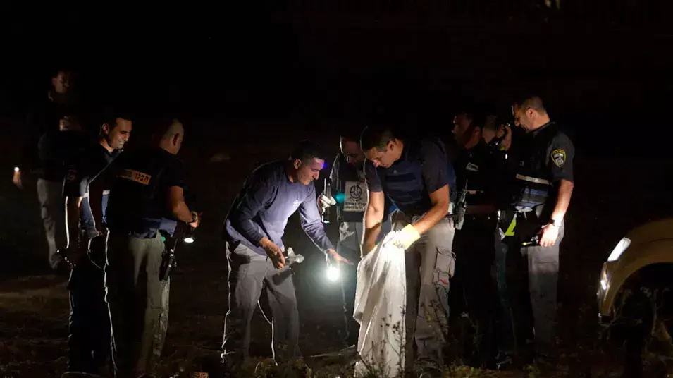 נפילת רקטה הנפילה בשטח פתוח ליד כיכר המפרשיות באשדוד נפילת רקטה הנפילה בשטח פתוח ליד כיכר המפרשיות באשדוד