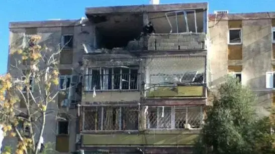 רקטת גראד פגעה בבניין בקריית מלאכי, שלושה בני אדם נפצעו באורח אנוש רקטת גראד פגעה בבניין בקריית מלאכי, שלושה בני אדם נפצעו באורח אנוש