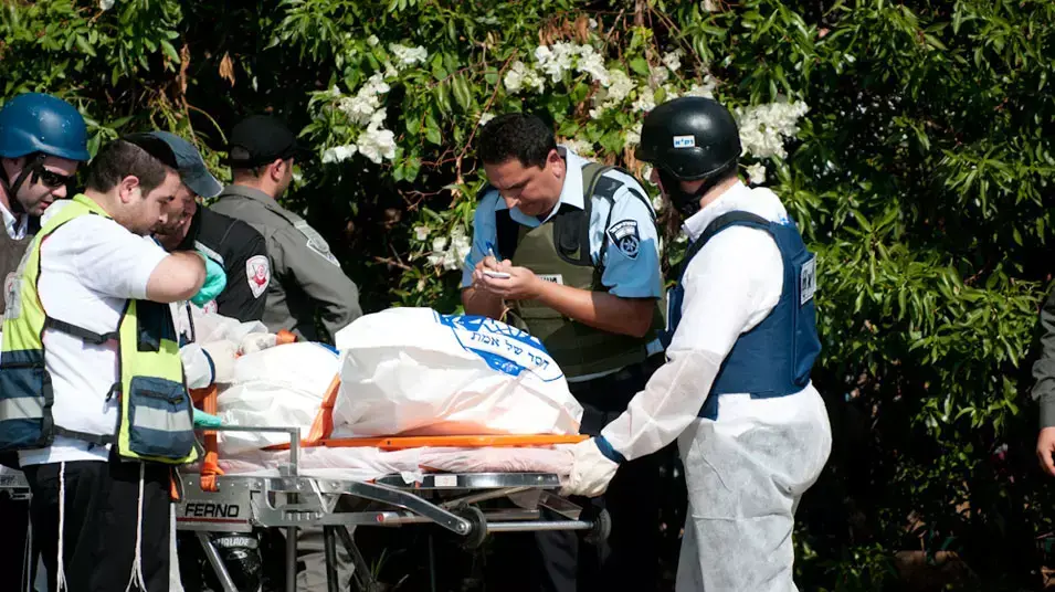 הגופה מהבניין שנפגע מרקטה בקרית מלאכי הגופה מהבניין שנפגע מרקטה בקרית מלאכי