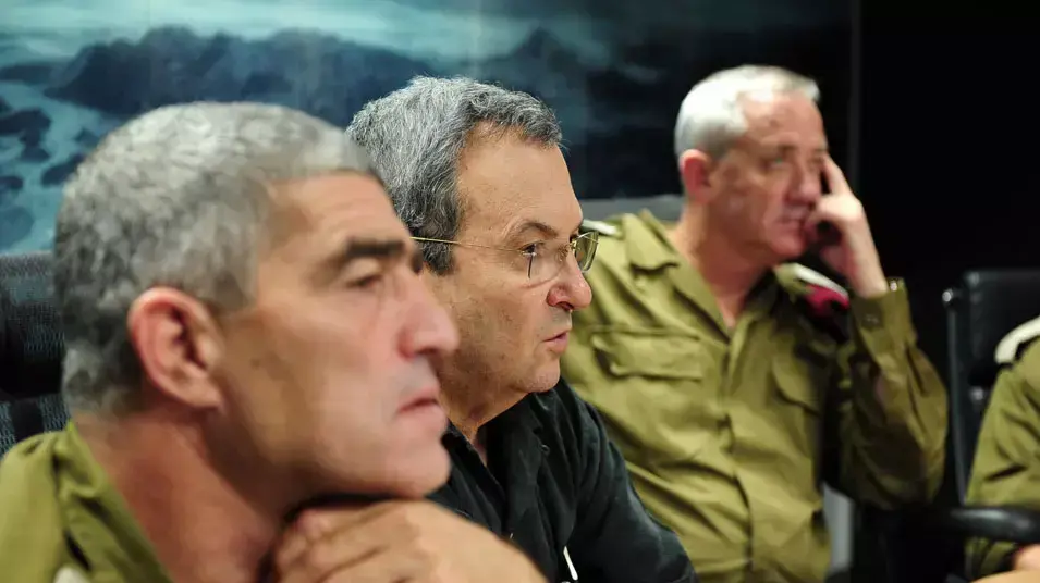 אהוד ברק בני גנץ  וטל רוסו בסיור בפיקוד דרום