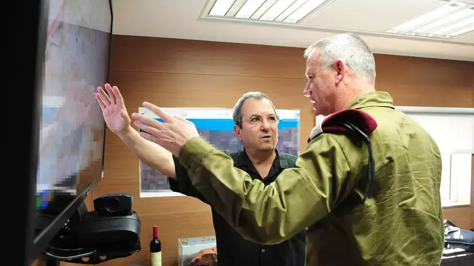 אהוד ברק בני גנץ וטל רוסו בסיור בפיקוד דרום אהוד ברק בני גנץ וטל רוסו בסיור בפיקוד דרום