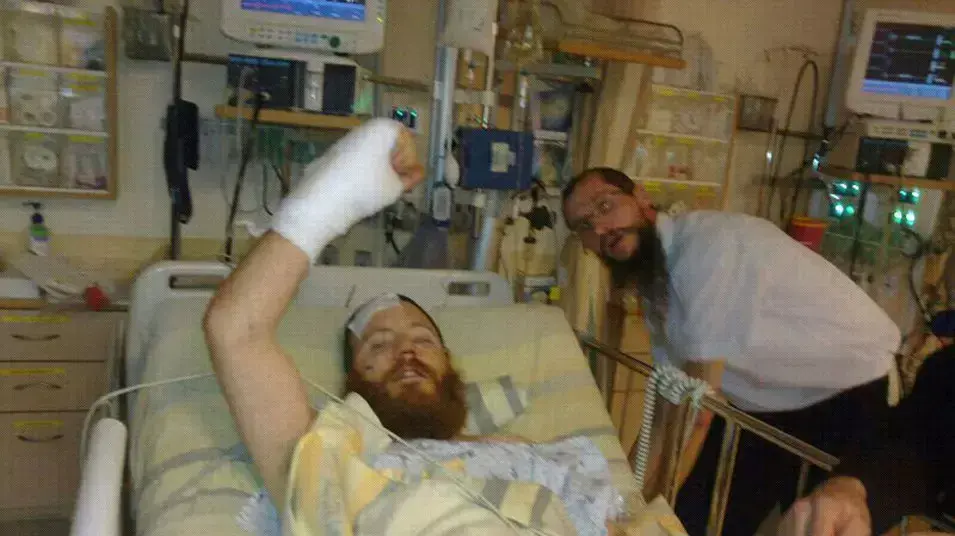 בעלה של מירה שמוליק שארף בבית החולים ,נובמבר 2012, נפגעי ירי בקרית מלאכי בעלה של מירה שמוליק שארף בבית החולים ,נובמבר 2012, נפגעי ירי בקרית מלאכי