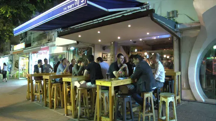 אחרי האזעקה: התל אביבים מבלים אבל פחות אחרי האזעקה: התל אביבים מבלים אבל פחות