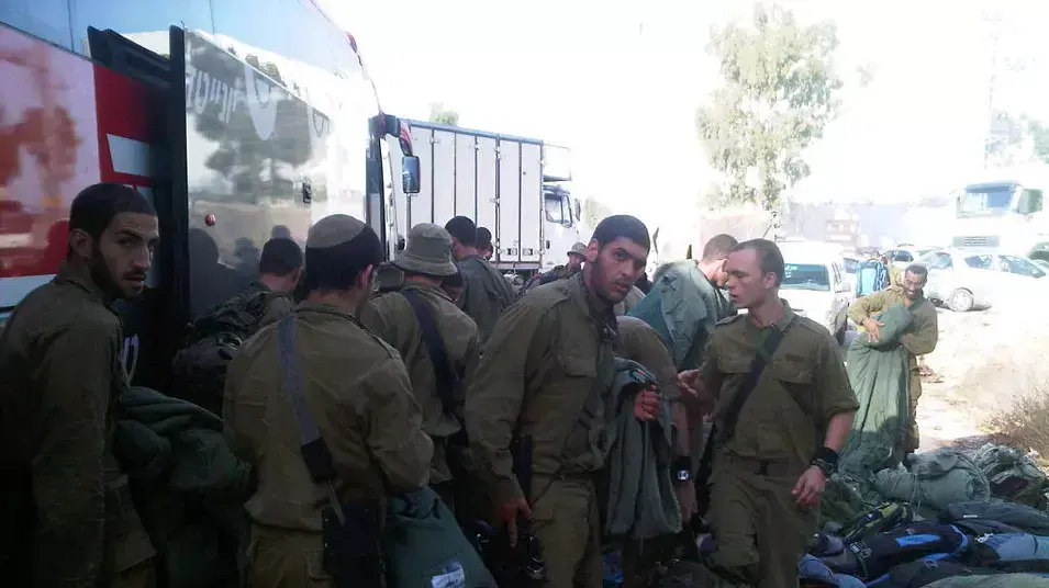 כוחות מילואים נערכים לכניסה לעזה , נובמבר 2012 כוחות מילואים נערכים לכניסה לעזה , נובמבר 2012