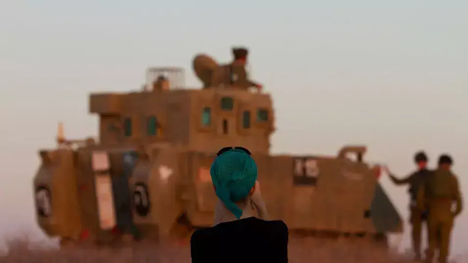כלי שריון של צה"ל נעים לעבר רצועת עזה במסגרת מבצע "עמוד ענן". 15 בנובמבר 2012 כלי שריון של צה"ל נעים לעבר רצועת עזה במסגרת מבצע "עמוד ענן". 15 בנובמבר 2012