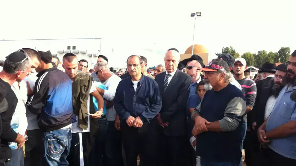 הלוויתו של איציק אמסלם שנהרג מפגיעת רקטה בקריית מלאכי, נובמבר 2012 הלוויתו של איציק אמסלם שנהרג מפגיעת רקטה בקריית מלאכי, נובמבר 2012