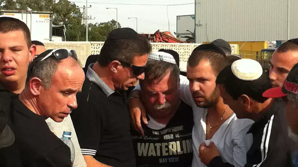 הלוויתו של איציק אמסלם שנהרג מפגיעת רקטה בקריית מלאכי, נובמבר 2012 הלוויתו של איציק אמסלם שנהרג מפגיעת רקטה בקריית מלאכי, נובמבר 2012
