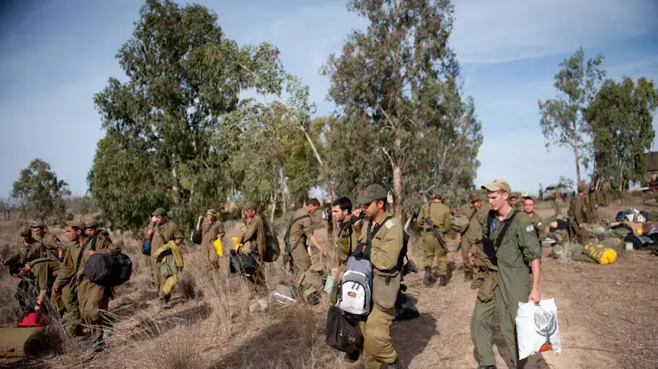 כוחות שריון מתארגנים לקראת כניסה לרצועה, נובמבר 2012 כוחות שריון מתארגנים לקראת כניסה לרצועה, נובמבר 2012