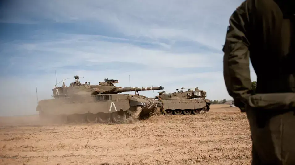 כוחות שריון מתארגנים לקראת כניסה לרצועה, נובמבר 2012 כוחות שריון מתארגנים לקראת כניסה לרצועה, נובמבר 2012