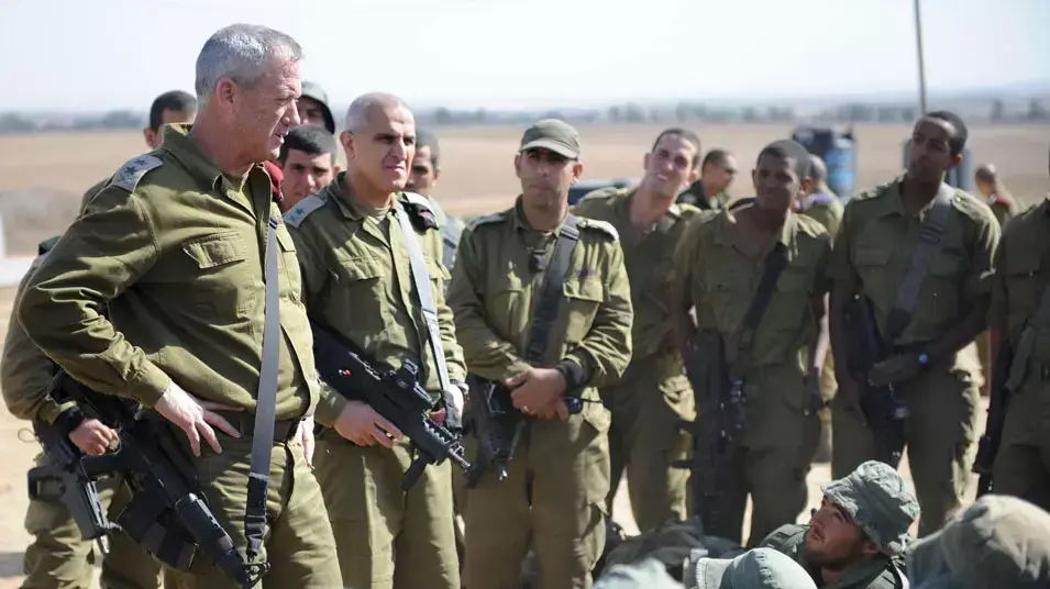 הרמטכ"ל בני גנץ בשטחי הכינוס של צה"ל בדרום, נובמבר 2012 הרמטכ"ל בני גנץ בשטחי הכינוס של צה"ל בדרום, נובמבר 2012
