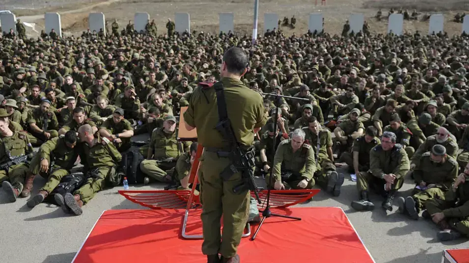 מח"ט צנחנים, אל"מ אמיר ברעם, בתדריך חטיבתי, נובמבר 2012 מח"ט צנחנים, אל"מ אמיר ברעם, בתדריך חטיבתי, נובמבר 2012