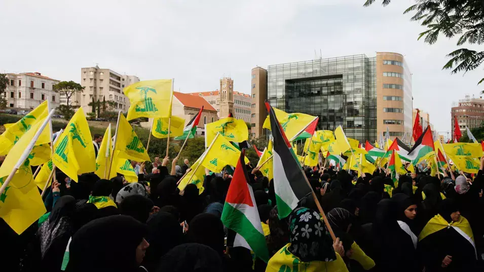 תומכות חיזבאללה מפגינות בביירות נגד התקיפות הישראליות בעזה, נובמבר 2012 תומכות חיזבאללה מפגינות בביירות נגד התקיפות הישראליות בעזה, נובמבר 2012