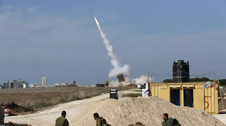 שיגור טיל ממערכת כיפת ברזל באשדוד. 18 בנובמבר 2012 שיגור טיל ממערכת כיפת ברזל באשדוד. 18 בנובמבר 2012