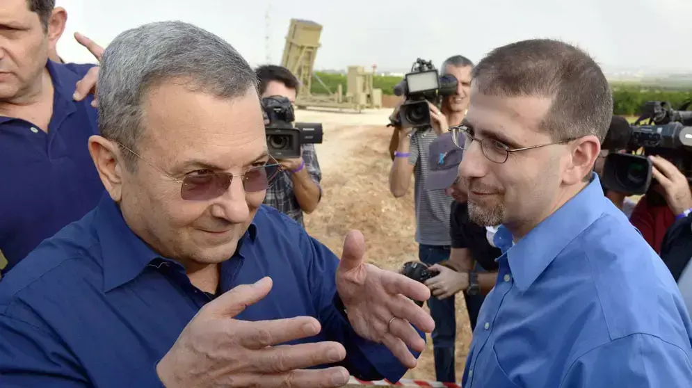 שר הבטחון מבקר בסוללת כיפת ברזל בגוש דן, נובמבר 2012 שר הבטחון מבקר בסוללת כיפת ברזל בגוש דן, נובמבר 2012