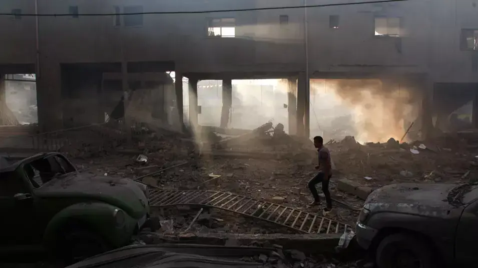 הריסות האצטדיון בעזה שהופצץ על ידי צה"ל במבצע "עמוד ענן", נובמבר 2012 הריסות האצטדיון בעזה שהופצץ על ידי צה"ל במבצע "עמוד ענן", נובמבר 2012