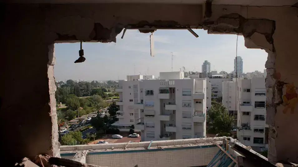 בניין בראשון לציון שנפגע מפגיעת רקטה בניין בראשון לציון שנפגע מפגיעת רקטה