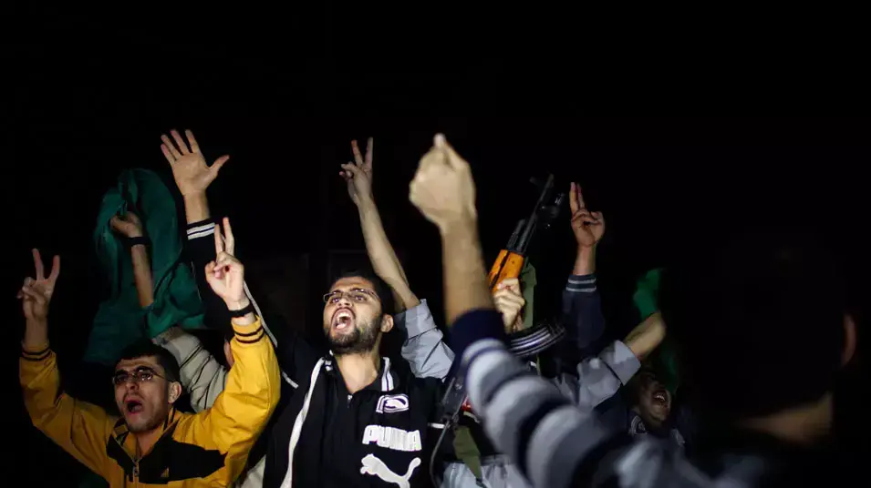 פלסטינים חוגגים בעזה לאחר כניסת הפסקת האש לתוקף פלסטינים חוגגים בעזה לאחר כניסת הפסקת האש לתוקף