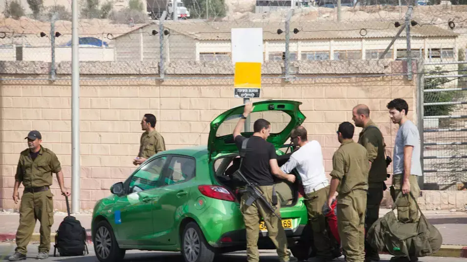 מילואימניקים משתחררים בצאלים לאחר מבצע עמוד ענן, נובמבר 2012 מילואימניקים משתחררים בצאלים לאחר מבצע עמוד ענן, נובמבר 2012