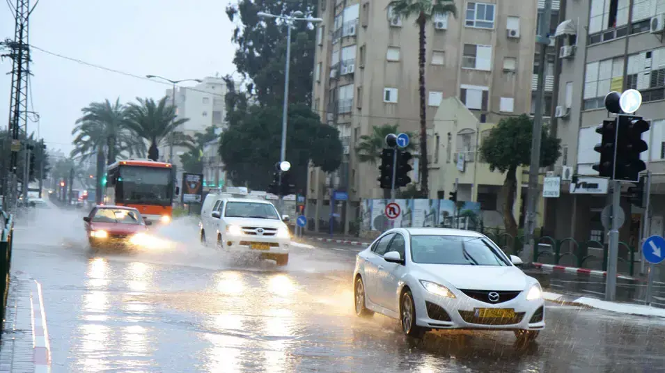 גשם ברחובות חדרה, 23 בנובמבר 2012
