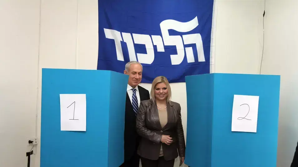 בנימין נתניהו מצביע לפריימריז של הליכוד , נובמבר 2012 בנימין נתניהו מצביע לפריימריז של הליכוד , נובמבר 2012