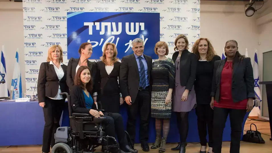 יאיר לפיד עם נשות רשימת יש עתיד , נובמבר 2012 יאיר לפיד עם נשות רשימת יש עתיד , נובמבר 2012