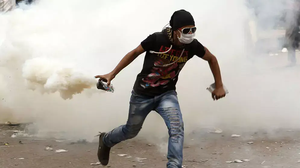  נמשכים העימותים בכיכר תחריר: "מורסי, תתבייש!"