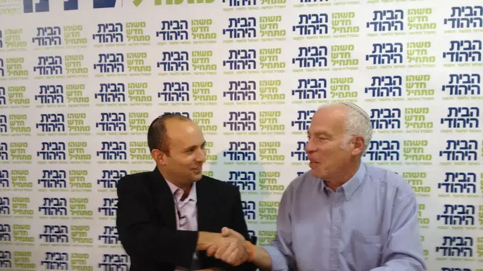 אורי אריאל ונפתלי בנט חותמים על צירוף האיחוד הלאומי תקומה לבית היהודי, נובמבר 2012 אורי אריאל ונפתלי בנט חותמים על צירוף האיחוד הלאומי תקומה לבית היהודי, נובמבר 2012