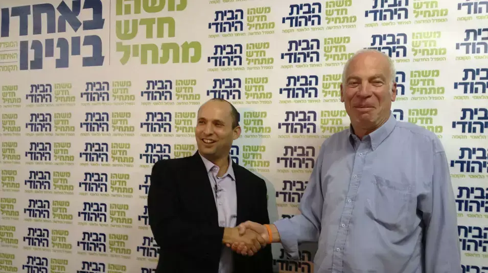 אורי אריאל ונפתלי בנט חותמים על צירוף האיחוד הלאומי תקומה לבית היהודי, נובמבר 2012 אורי אריאל ונפתלי בנט חותמים על צירוף האיחוד הלאומי תקומה לבית היהודי, נובמבר 2012