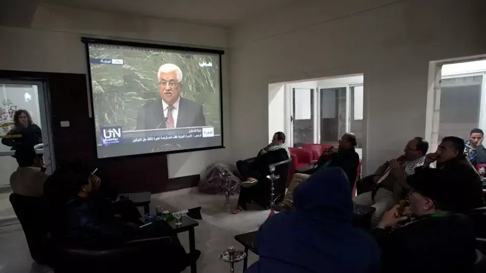מאות פלסטינים חגגו ברמאללה את קבלת פלסטין כמדינה משקיפה באו"ם, 29 בנובמבר 2012 מאות פלסטינים חגגו ברמאללה את קבלת פלסטין כמדינה משקיפה באו"ם, 29 בנובמבר 2012
