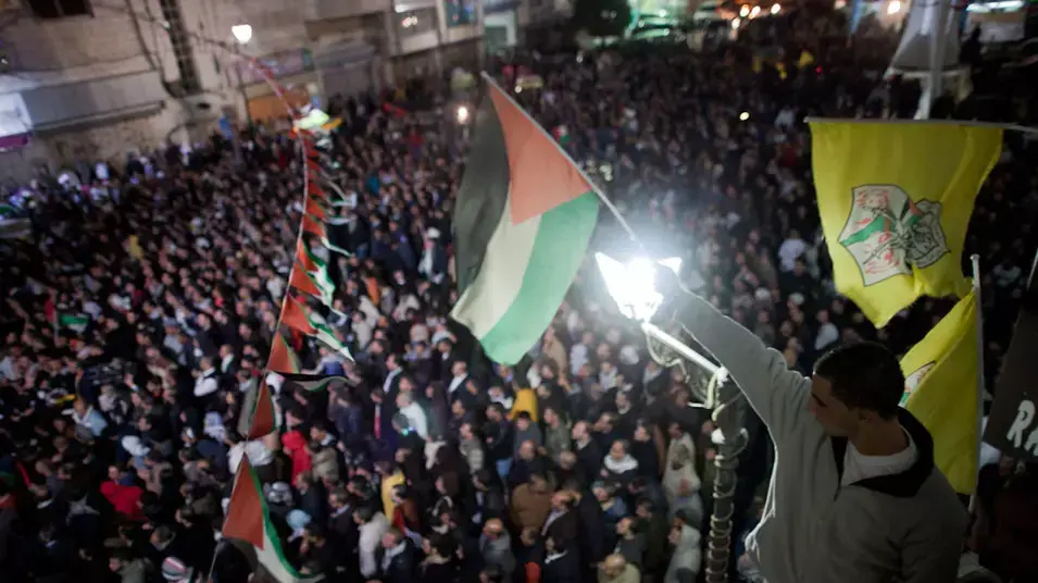 מאות פלסטינים חגגו ברמאללה את קבלת פלסטין כמדינה משקיפה באו"ם, 29 בנובמבר 2012 מאות פלסטינים חגגו ברמאללה את קבלת פלסטין כמדינה משקיפה באו"ם, 29 בנובמבר 2012