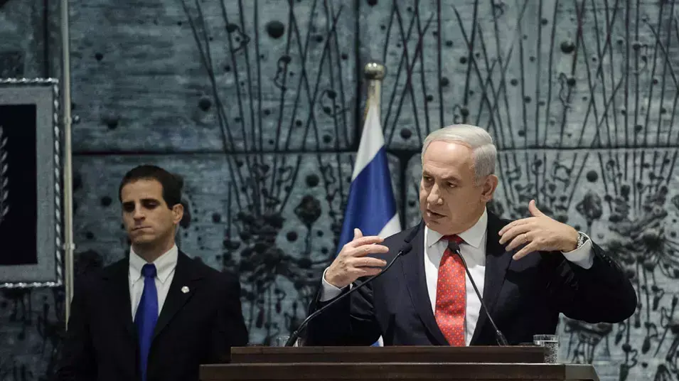 בנימין נתניהו ושמעון פרס בטקסט הענקת עיטור למצטיינים במאבק בסחר בבני אדם בנימין נתניהו ושמעון פרס בטקסט הענקת עיטור למצטיינים במאבק בסחר בבני אדם