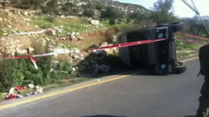 פלסטיני תקף אנשי שב"כ בגרזן - ונורה למוות פלסטיני תקף אנשי שב"כ בגרזן - ונורה למוות