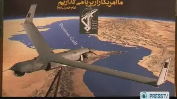 אירן מציגה מל"ט אמריקני שלטענתה הפילה מעל המפרץ הפרסי, דצמבר 2012 אירן מציגה מל"ט אמריקני שלטענתה הפילה מעל המפרץ הפרסי, דצמבר 2012