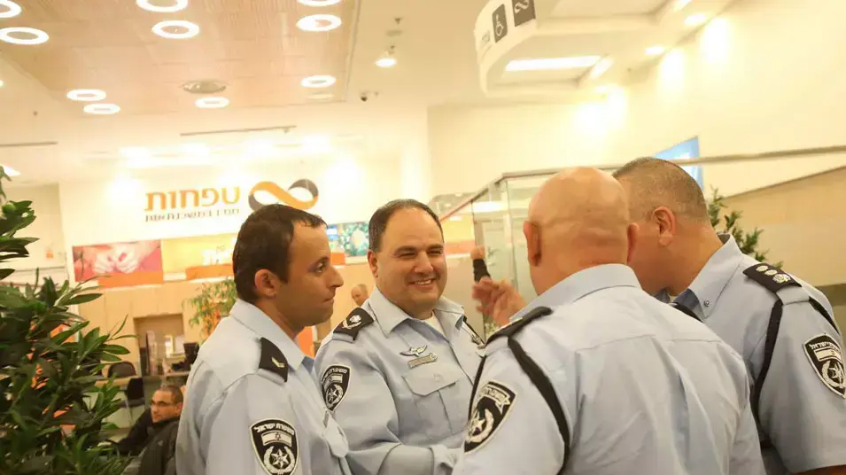 שוד בסניף מזרחי טפחות בנס ציונה , דצמבר 2012 שוד בסניף מזרחי טפחות בנס ציונה , דצמבר 2012