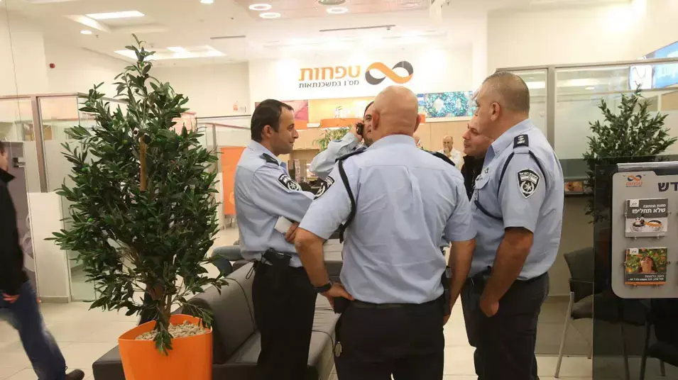 שוד בסניף מזרחי טפחות בנס ציונה , דצמבר 2012 שוד בסניף מזרחי טפחות בנס ציונה , דצמבר 2012