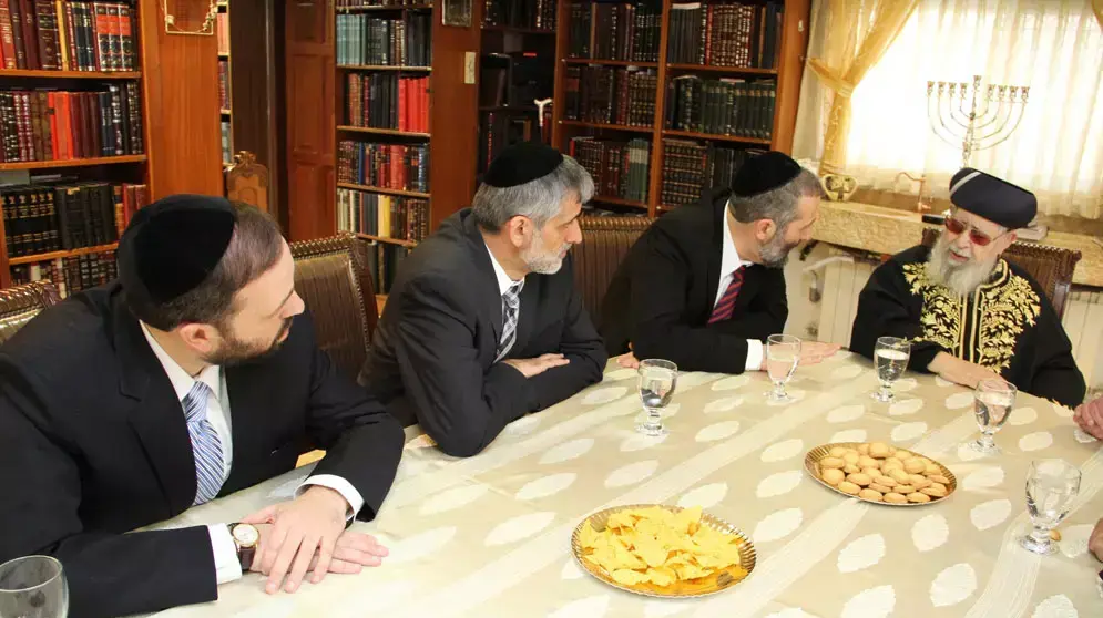 תמונות מישיבת מועצת חכמי התורה של תנועת ש"ס שמתכנסת כעת בביתו של עובדיה יוסף, דצמבר 2012 תמונות מישיבת מועצת חכמי התורה של תנועת ש"ס שמתכנסת כעת בביתו של עובדיה יוסף, דצמבר 2012