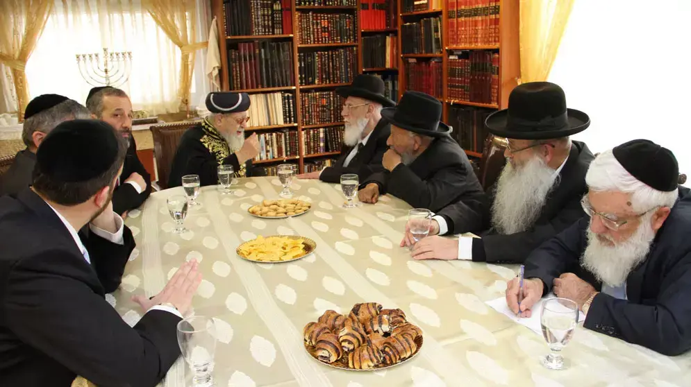 תמונות מישיבת מועצת חכמי התורה של תנועת ש"ס שמתכנסת כעת בביתו של עובדיה יוסף, דצמבר 2012