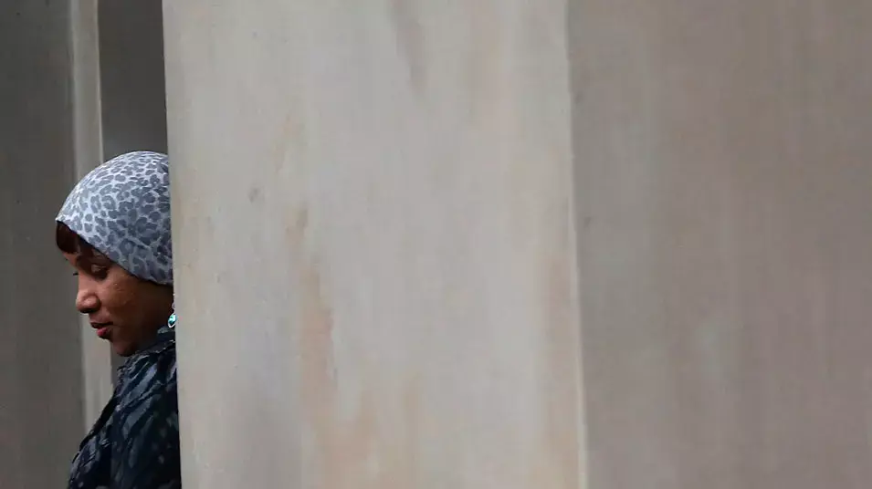 נפיסאטו דיאלו, חדרנית המלון שהתלוננה כי דומיניק שטראוס-קאהן אנס אותה בניו יורק. דצמבר 2012 נפיסאטו דיאלו, חדרנית המלון שהתלוננה כי דומיניק שטראוס-קאהן אנס אותה בניו יורק. דצמבר 2012