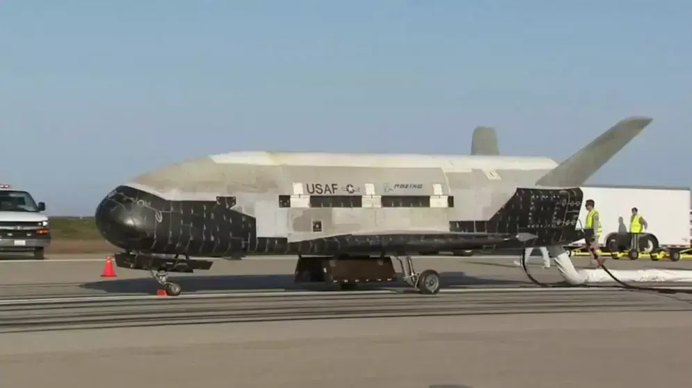 רכב החלל X-37 של חיל האוויר האמריקני בטיסת ניסוי בשנת 2012 רכב החלל X-37 של חיל האוויר האמריקני בטיסת ניסוי בשנת 2012