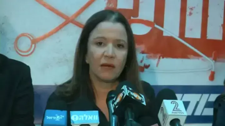 - יחימוביץ': "נתניהו מפרק את מערכת הבריאות" - יחימוביץ': "נתניהו מפרק את מערכת הבריאות"