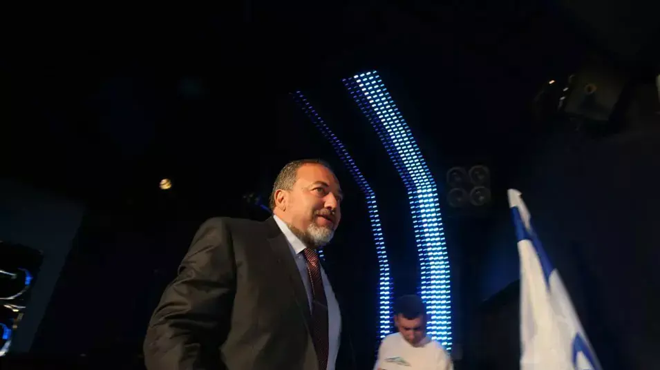 יו"ר ישראל ביתנו אביגדור ליברמן בכנס פעילים בתל אביב, דצמבר 2012