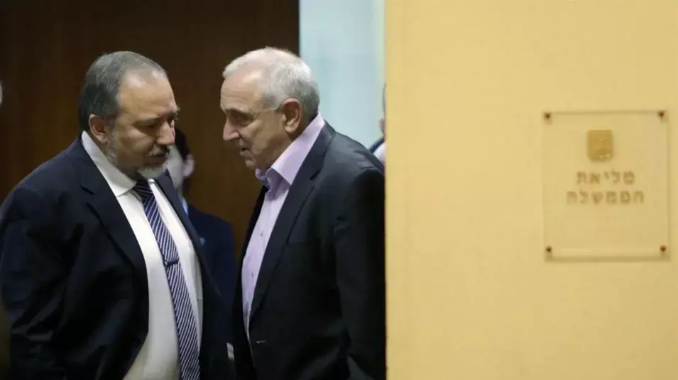 ליברמן מוסר את התפטרותו , דצמבר 2012 ליברמן מוסר את התפטרותו , דצמבר 2012