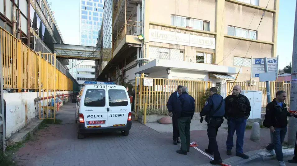 יריות לעבר מאבטחת במשרדי חברת אלישרא בבני ברק, דצמבר 2012 יריות לעבר מאבטחת במשרדי חברת אלישרא בבני ברק, דצמבר 2012