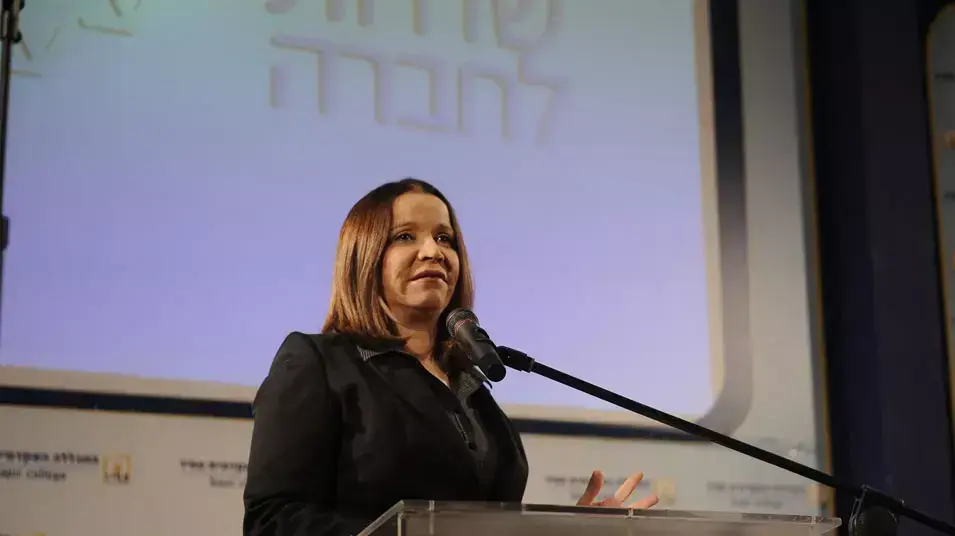 יו"ר העבודה שלי יחימוביץ בכנס שדרות, דצמבר 2012 יו"ר העבודה שלי יחימוביץ בכנס שדרות, דצמבר 2012
