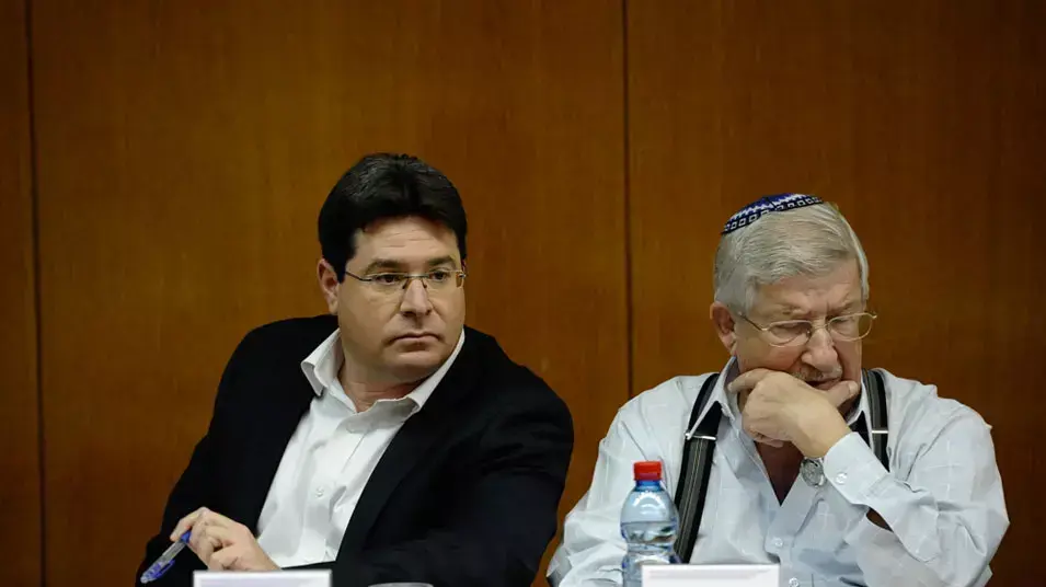 ח"כ אופיר אקוניס בדיון ועדת הבחירות המרכזית, דצמבר 2012 ח"כ אופיר אקוניס בדיון ועדת הבחירות המרכזית, דצמבר 2012