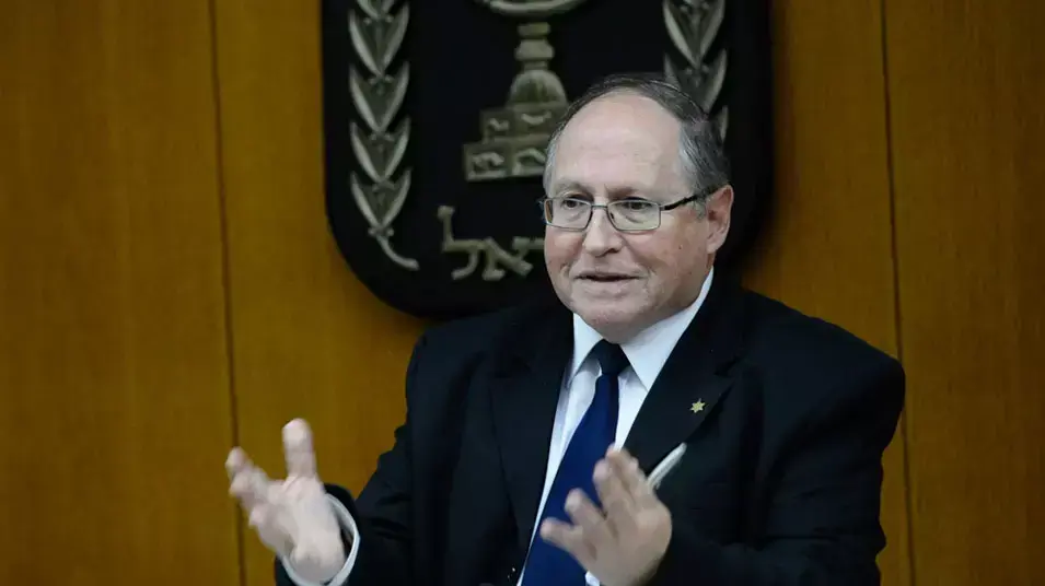 אליקים רובינשטיין בדיון ועדת הבחירות בנושא פסילת מפלגות ומועמדים, דצמבר 2012 אליקים רובינשטיין בדיון ועדת הבחירות בנושא פסילת מפלגות ומועמדים, דצמבר 2012