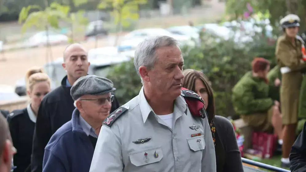 בני גנץ מגיע להלווייתו של אמנון ליפקין שחק, דצמבר 2012 בני גנץ מגיע להלווייתו של אמנון ליפקין שחק, דצמבר 2012