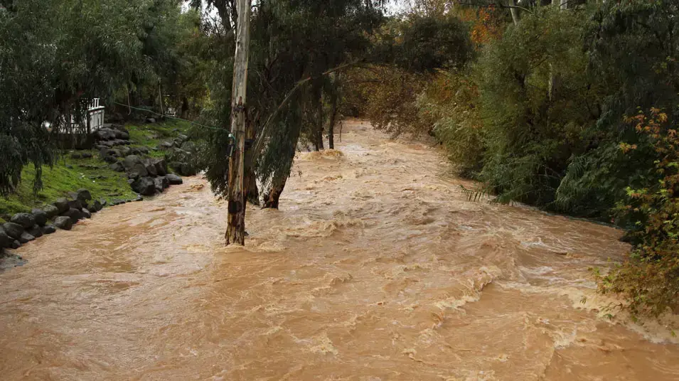 נחל החצבאני עולה על גדותיו בעקבות הגשמים העזים, 22 בדצמבר 2012